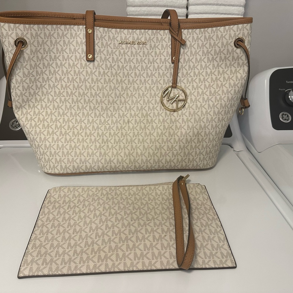 Michael Kors tote and wristlet set